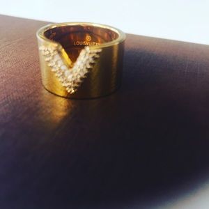 Women’s ring size 7 gold